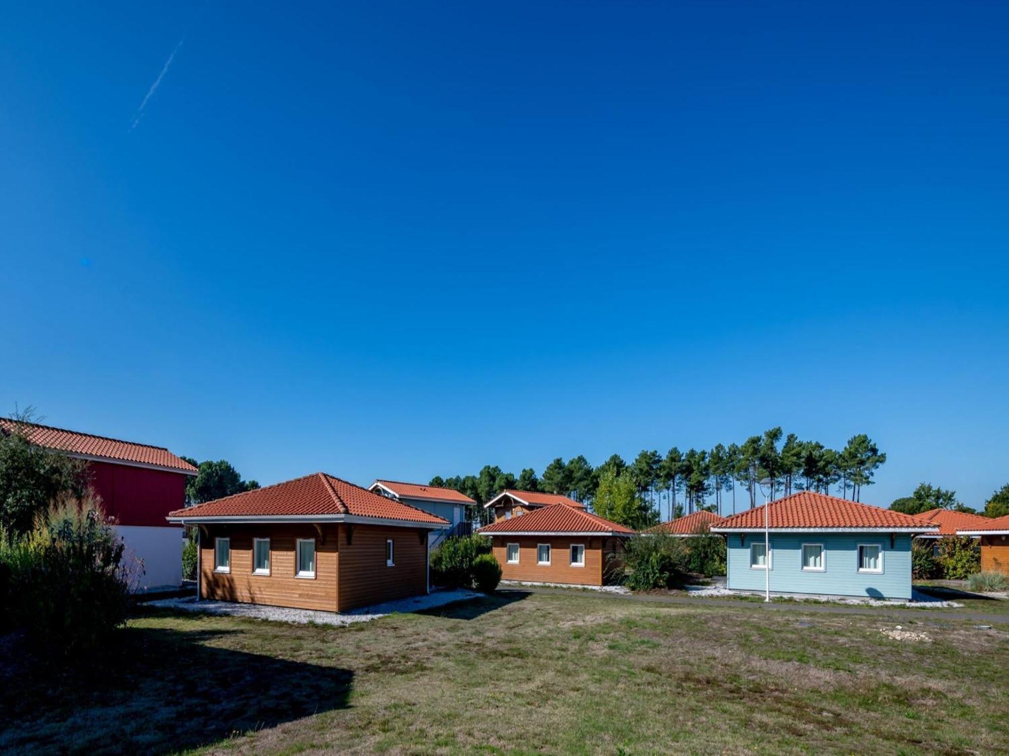 Neat Holiday In Sunny Les Landes Parentis-en-Born